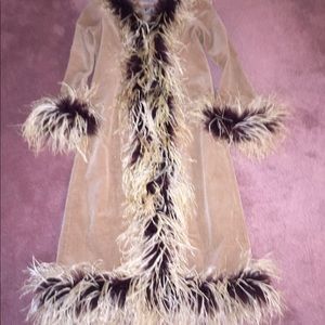 Ave.blu brown child’s coat with boa feathers